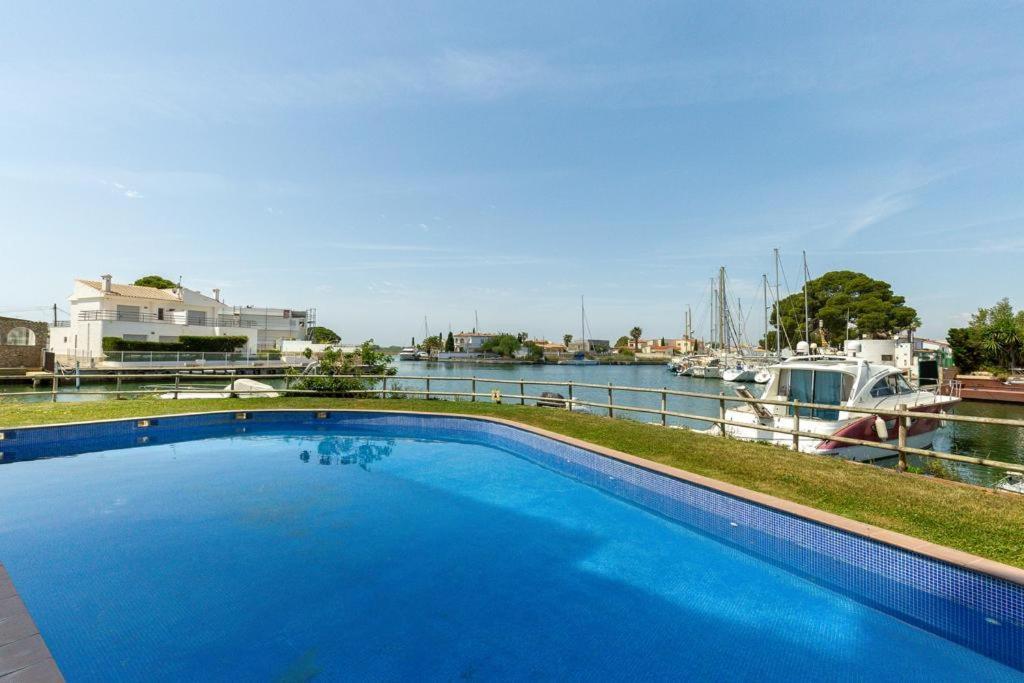 Nido 550 Garbi Apartment Roses Bagian luar foto